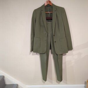 Elie Tahari suit in olive green, size 8, like new